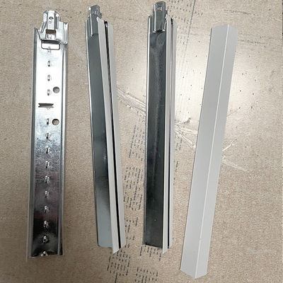Materiale in acciaio a forma di T Vernice da forno Quilla soffitto sospeso in stile di design tradizionale