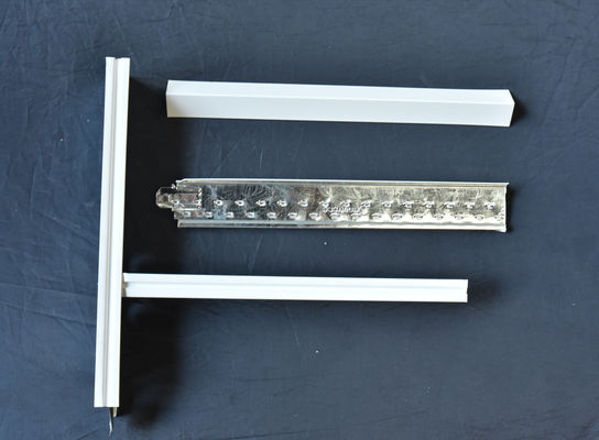 Materiale in acciaio a forma di T Vernice da forno Quilla soffitto sospeso in stile di design tradizionale