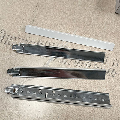 Materiale in acciaio a forma di T Vernice da forno Quilla soffitto sospeso in stile di design tradizionale