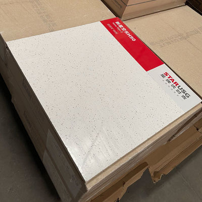 Moderni soffitti con piastrelle di soffitto in fibra di legno minerale